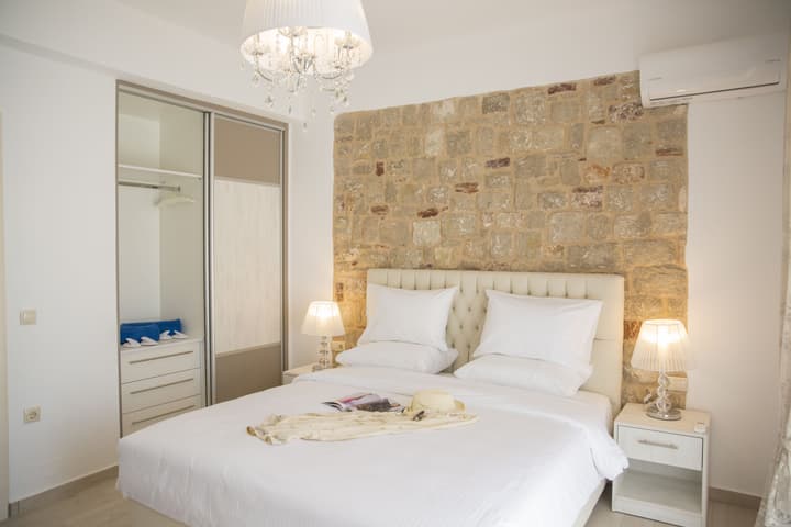 G&K Stone Suites