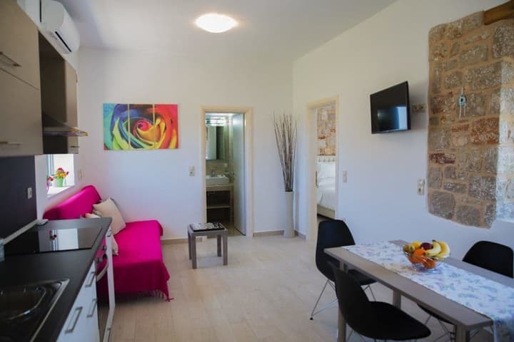 G&K Stone Suites