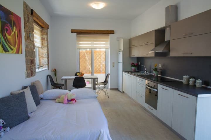 G&K Stone Suites