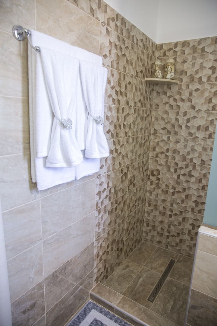 G&K Stone Suites
