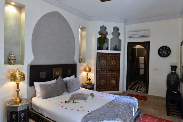 Riad La Porte Rouge By La Siredrah