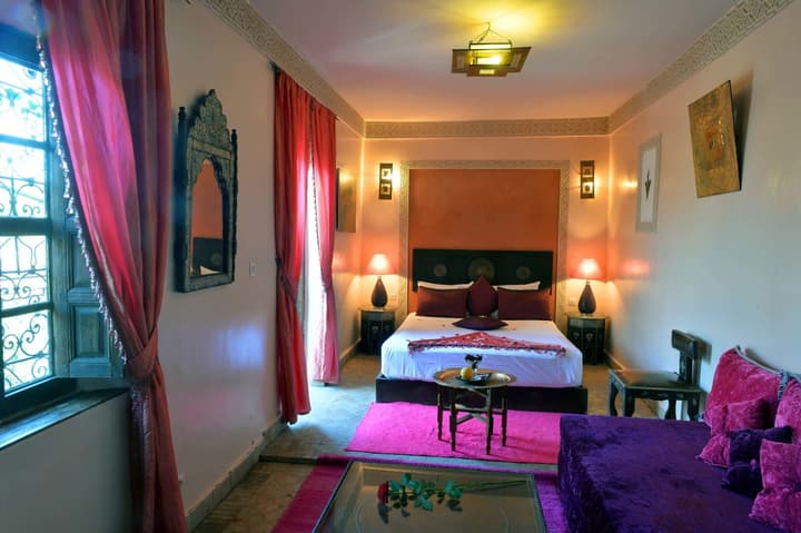 Riad La Porte Rouge By La Siredrah