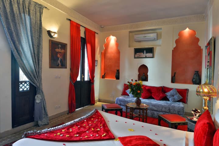 Riad La Porte Rouge By La Siredrah