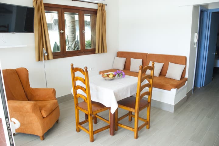 Apartamentos El Paseo