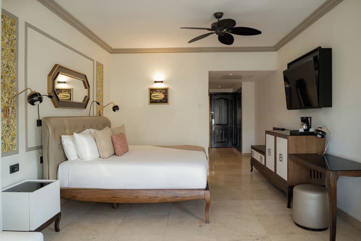 Grand Palladium Lady Hamilton Resort & Spa All Inclusive