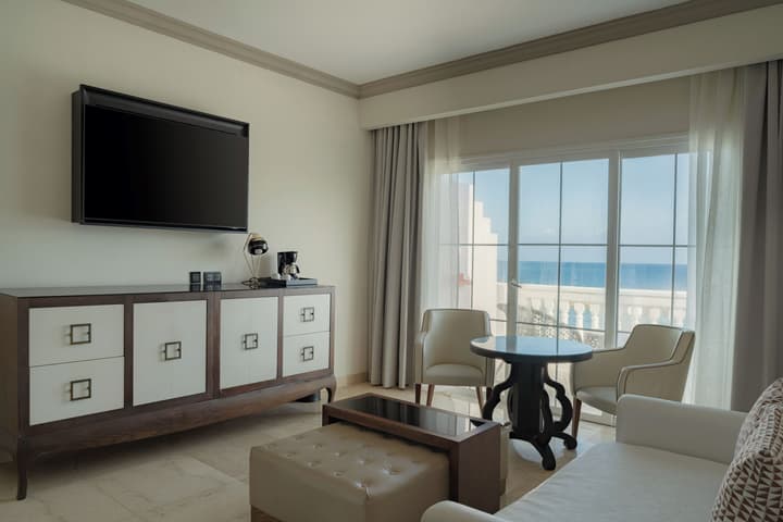 Grand Palladium Lady Hamilton Resort & Spa All Inclusive