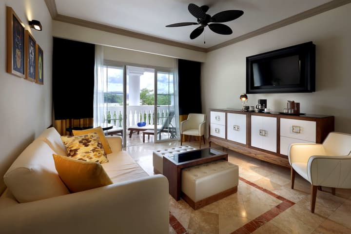 Grand Palladium Lady Hamilton Resort & Spa All Inclusive