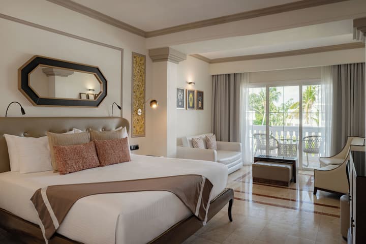 Grand Palladium Lady Hamilton Resort & Spa All Inclusive
