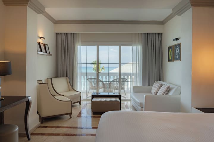 Grand Palladium Lady Hamilton Resort & Spa All Inclusive