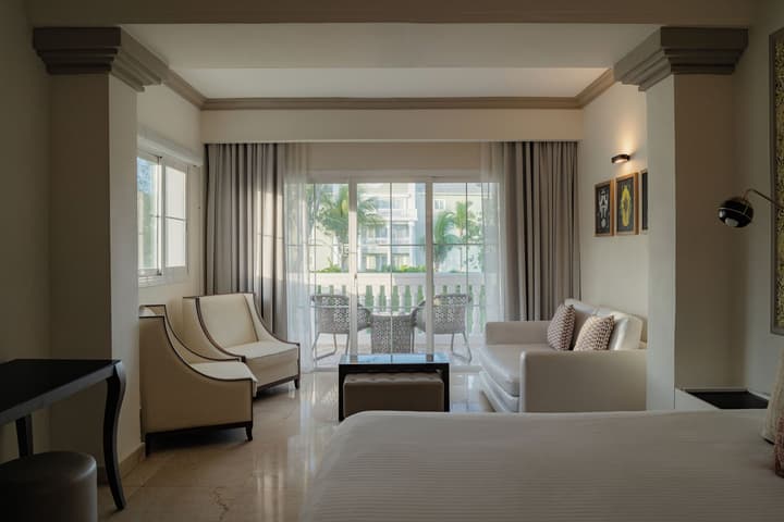 Grand Palladium Lady Hamilton Resort & Spa All Inclusive