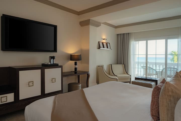 Grand Palladium Lady Hamilton Resort & Spa All Inclusive