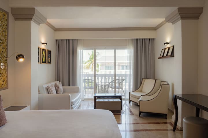 Grand Palladium Lady Hamilton Resort & Spa All Inclusive