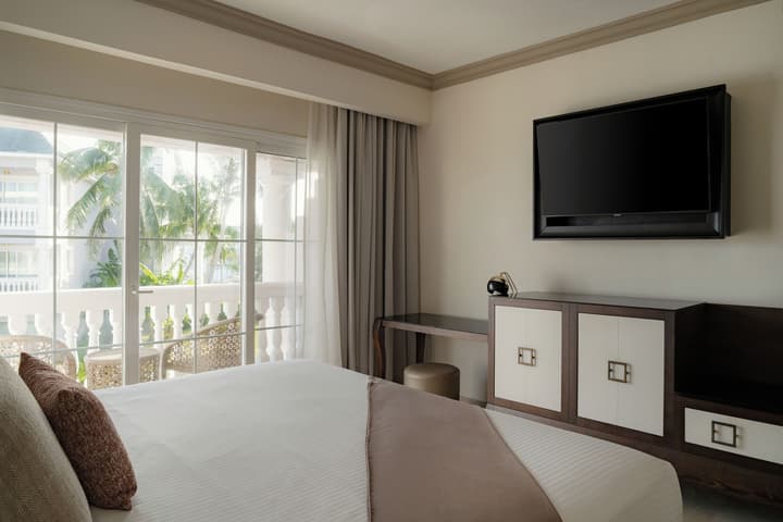 Grand Palladium Lady Hamilton Resort & Spa All Inclusive