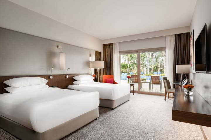 Dusit Thani LakeView Cairo