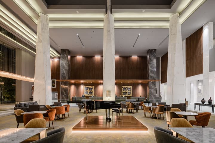 Dusit Thani LakeView Cairo