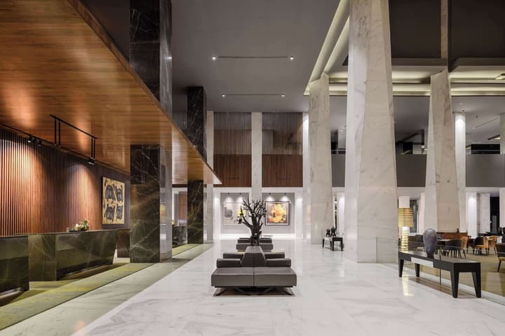 Dusit Thani LakeView Cairo