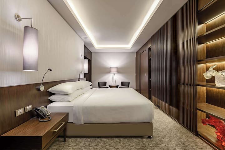 Dusit Thani LakeView Cairo