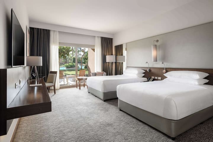 Dusit Thani LakeView Cairo