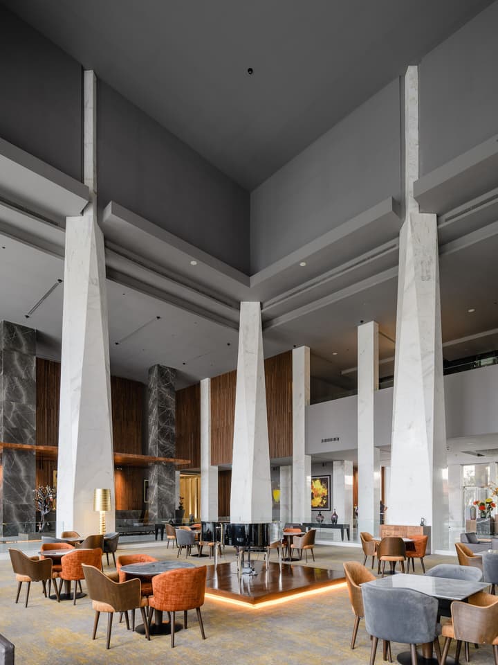 Dusit Thani LakeView Cairo