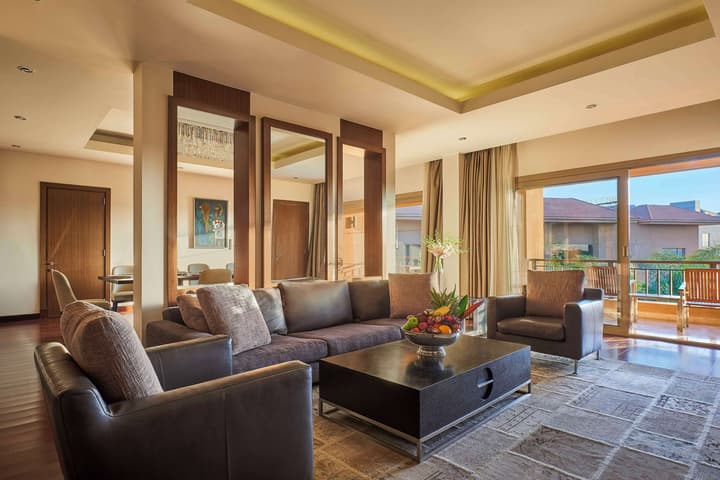 Dusit Thani LakeView Cairo