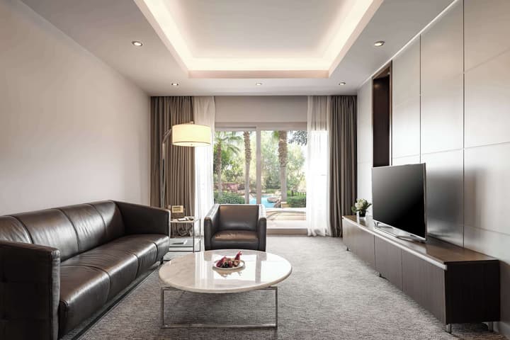Dusit Thani LakeView Cairo