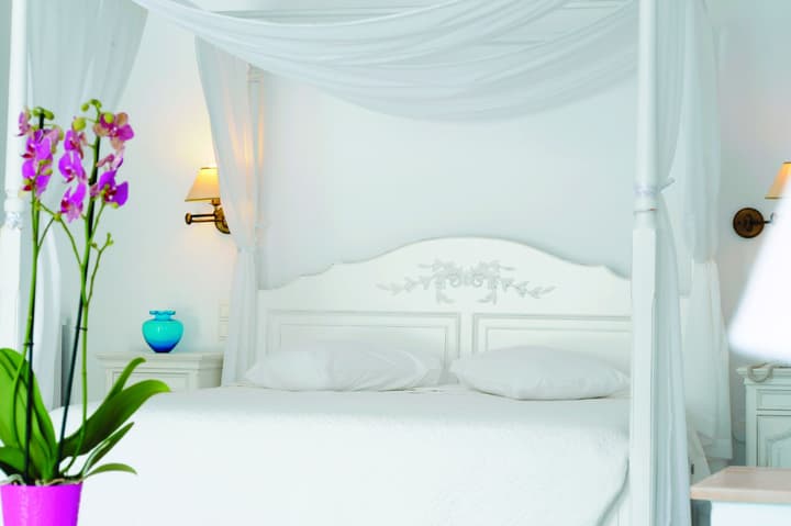 Kamari Hotel