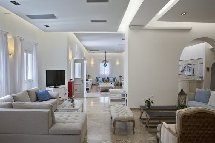 Kamari Hotel