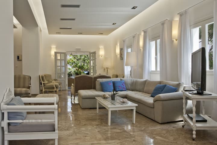 Kamari Hotel
