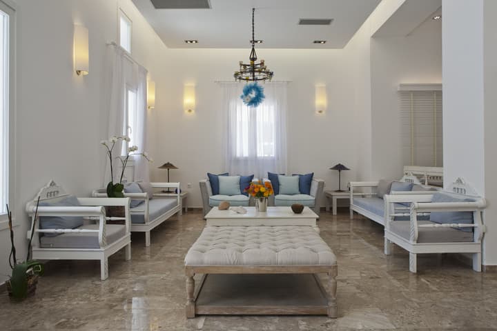 Kamari Hotel