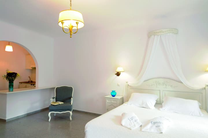 Kamari Hotel