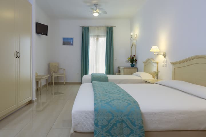 Kamari Hotel