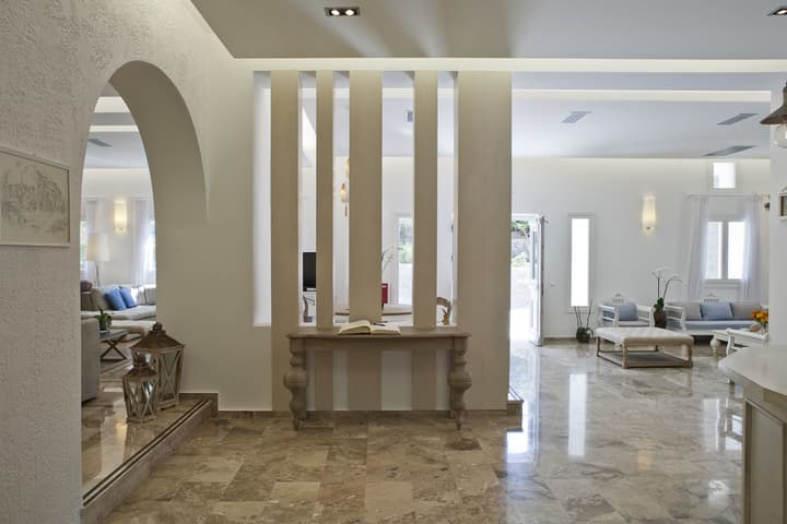 Kamari Hotel