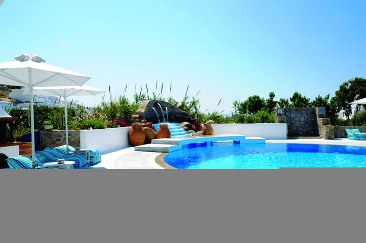 Kamari Hotel