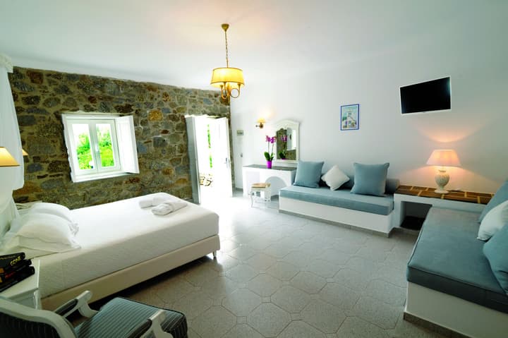 Kamari Hotel
