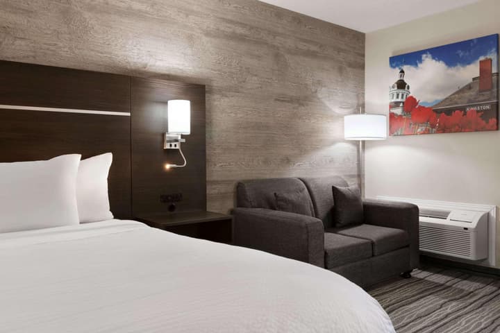 Days Inn by Wyndham Kingston
