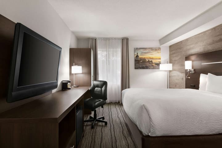 Days Inn by Wyndham Kingston