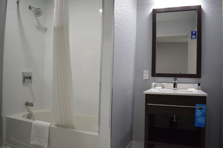 Days Inn by Wyndham Kingston
