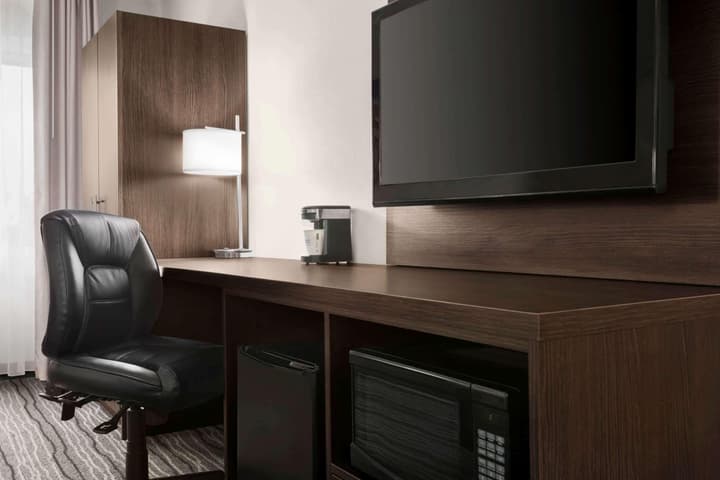 Days Inn by Wyndham Kingston