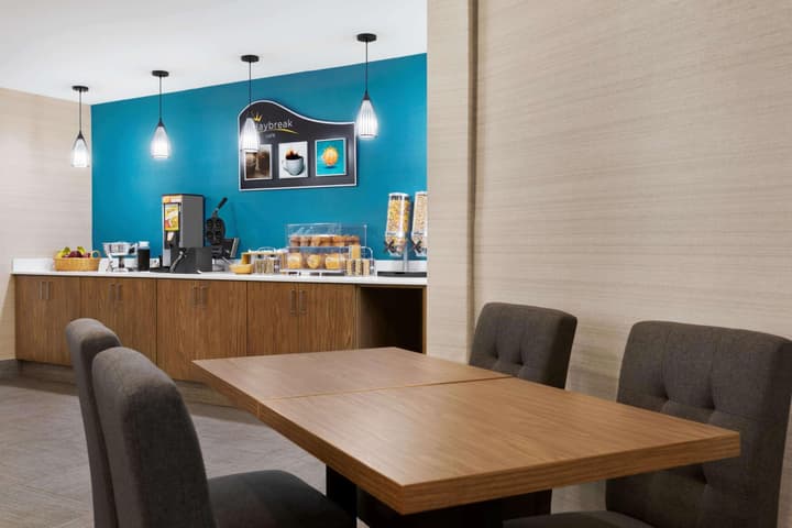 Days Inn by Wyndham Kingston
