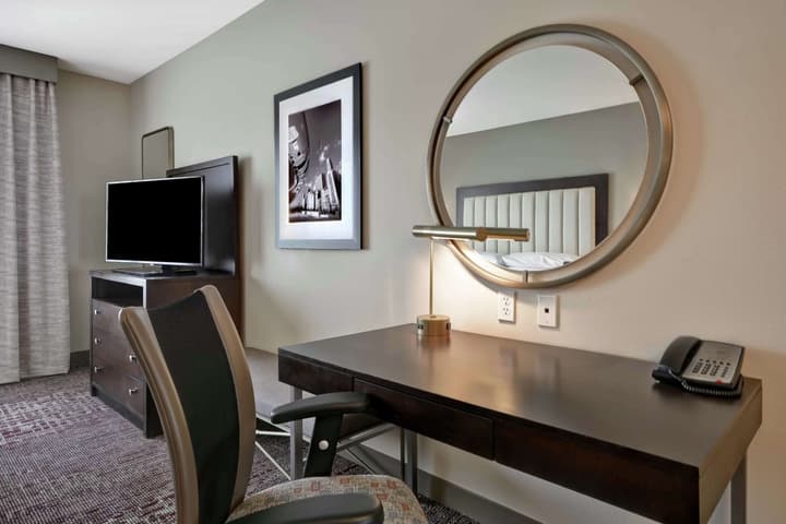 DoubleTree by Hilton Chicago Midway Airport