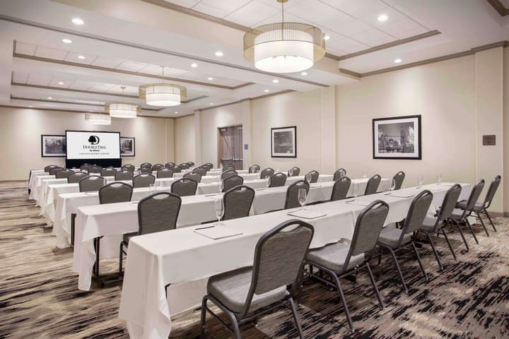 DoubleTree by Hilton Chicago Midway Airport