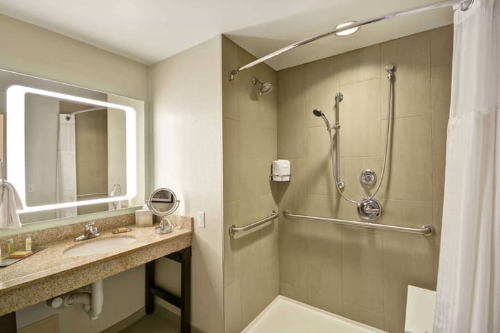 DoubleTree by Hilton Chicago Midway Airport