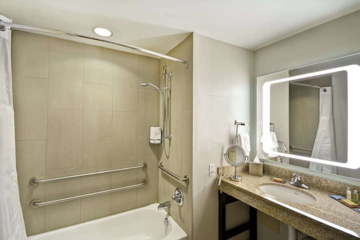 DoubleTree by Hilton Chicago Midway Airport