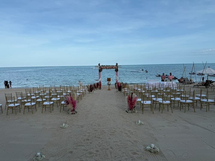 Thai House Beach Resort