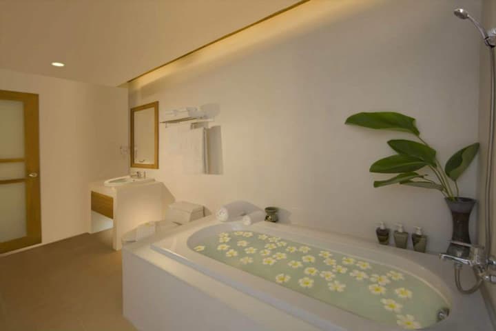 Thai House Beach Resort