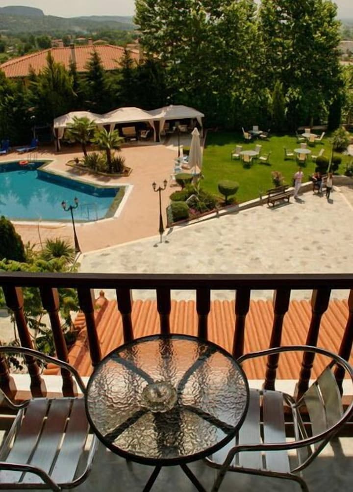 Famissi Eden Hotel