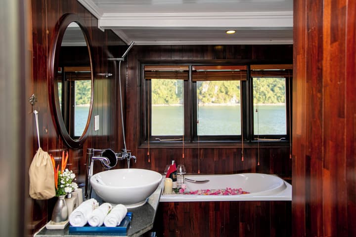 Bhaya Halong Cruises