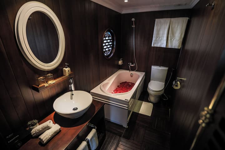 Bhaya Halong Cruises