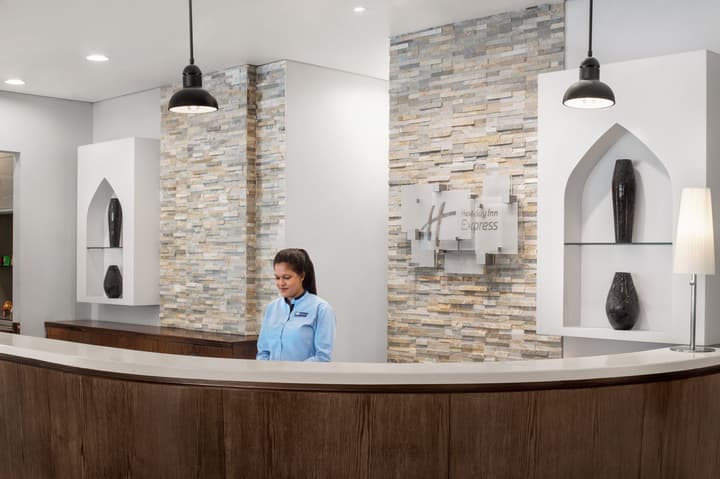 Holiday Inn Express Dubai Safa Park by IHG
