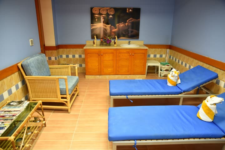 Marina Plaza Hotel, Tala Bay